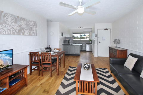 Surf Dance Apartments - Accommodation VIC 6