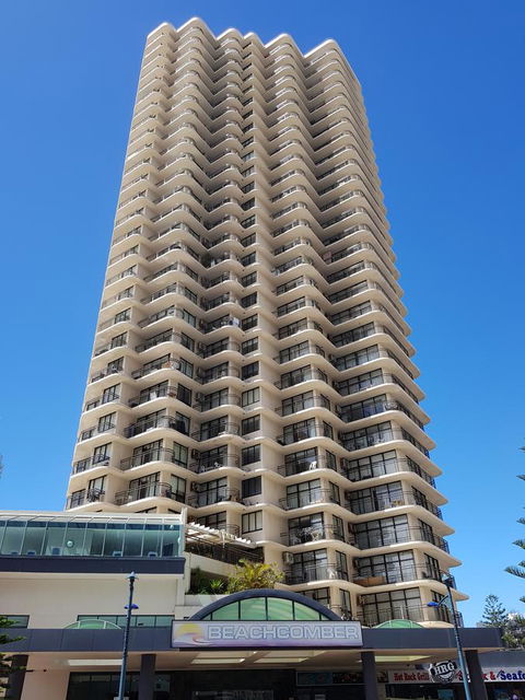 Beachcomber Holiday Apartment - Accommodation VIC 15