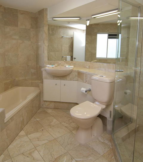 Surfers Mayfair - Accommodation VIC 10