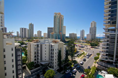 Surfers Mayfair - Accommodation VIC 4