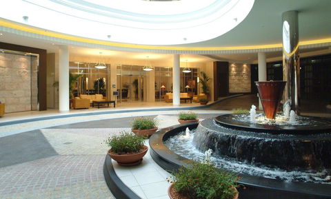 Chevron Renaissance - HR Surfers Paradise - Accommodation VIC 21