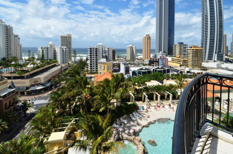 Chevron Renaissance - HR Surfers Paradise - Accommodation VIC 30