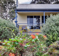 Waverley House Cottages - Accommodation VIC