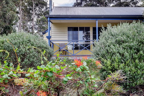 Waverley House Cottages - Accommodation VIC 0
