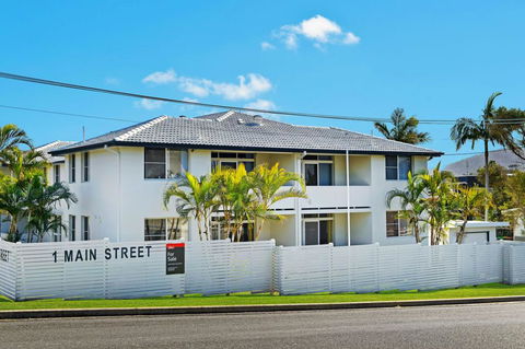WAVES ON MAIN, 4/1 MAIN STREET - Accommodation VIC 3