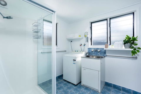 Wayfarers Beachouse - Rainbow Beach, Everything You Need, Just Metres To The Beach - Accommodation VIC 1