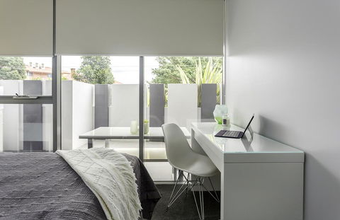 Well-Appointed 3 Bedroom, 2 Bath, Parking & Pool - Accommodation VIC 2
