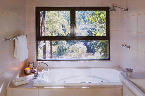 Whispering Valley Cottage Retreat - Accommodation VIC 1