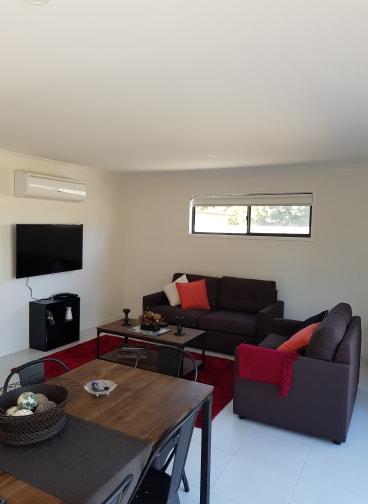 White Caps B - New Styles & Spacious Home - Accommodation VIC 3