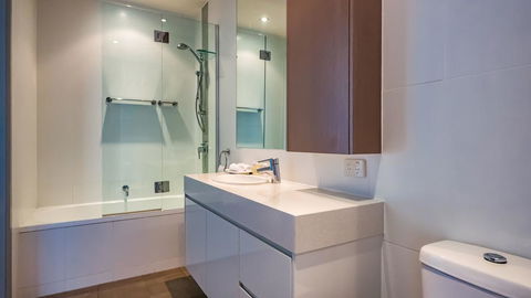 White Shells Luxury Apartments - Accommodation VIC 1