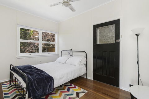 Whitecaps, 26 East Street - Accommodation VIC 2