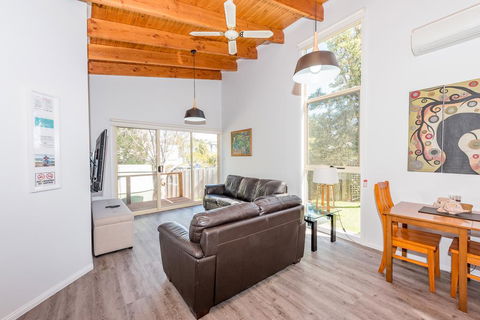 Wineglass - Accommodation VIC 3