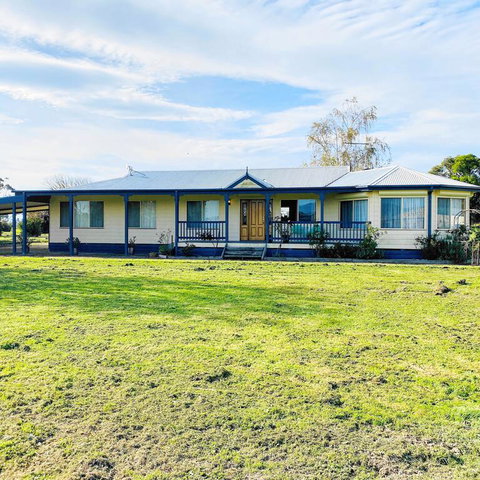 Yarragon 4 Bedroom House In Gippsland - Accommodation VIC 3