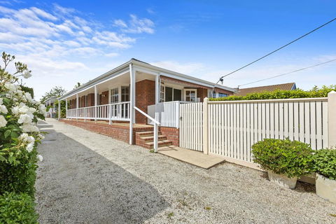 YIN-YANG - MOUNT ELIZA - Accommodation VIC 3