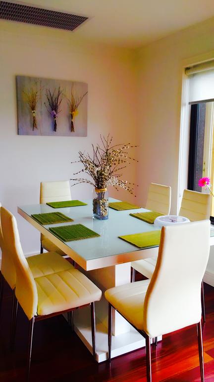Yes Holiday Home - Accommodation VIC 3