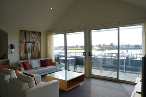 York Cove Holiday Hotel - Accommodation VIC 1