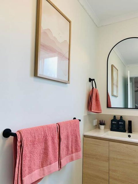 A Cosy And Peaceful Apartment In The Heart Of Yandina - Accommodation VIC 1