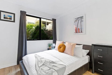 A Spacious 2BR Apt With A Courtyard & FREE Parking - Accommodation VIC 1