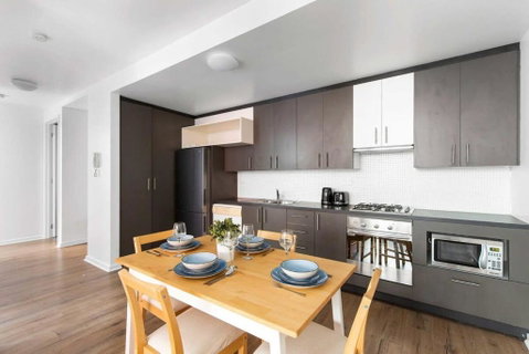 A Spacious 2BR Apt With A Courtyard & FREE Parking - Accommodation VIC 3