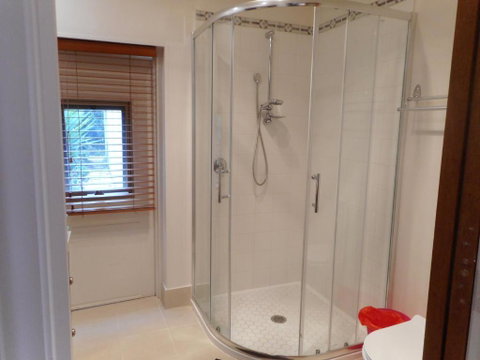 A Spacious Holiday Suite - Accommodation VIC 1