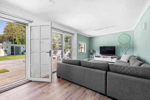 A Touch Of Paradise - House And Granny Flat - 4 Mins Walk To Callala Beach - Accommodation VIC 2