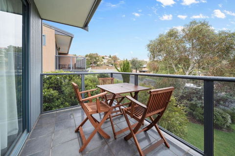 Acacia 2 - Modern 3BR Townhouse L Bath L WiFi L BBQ L Foxtel - Accommodation VIC 3