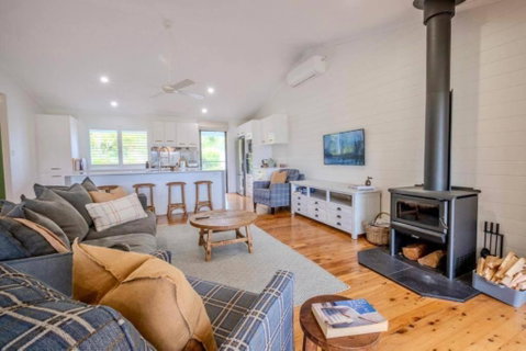 Acreage Near Currumbin Beach - Accommodation VIC 1