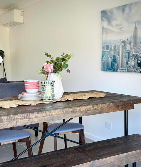Adorable Modern 4 Br House WiFi & Parking - Accommodation VIC 1