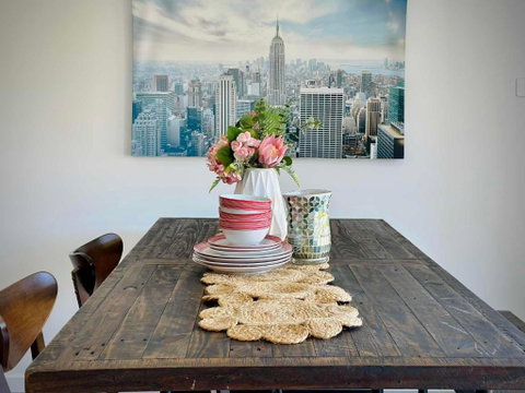 Adorable Modern 4 Br House WiFi & Parking - Accommodation VIC 2
