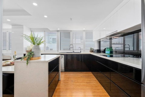 Absolute Beachfront Apartment 3B Pool Spa - Accommodation VIC 4