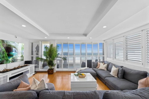 Absolute Beachfront Apartment 3B Pool Spa - Accommodation VIC 2
