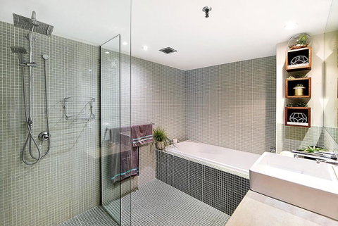 Absolute Beachfront Apartment 3B Pool Spa - Accommodation VIC 1