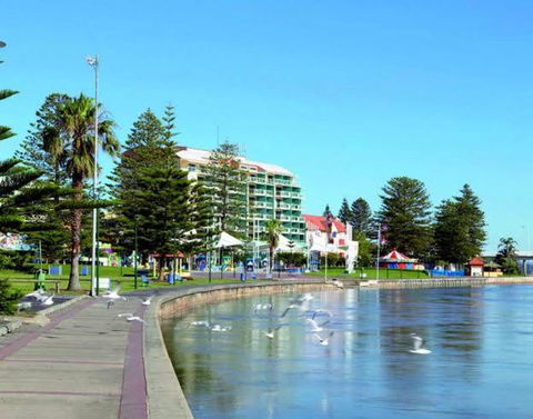 A-The Entrance Private Water Front 1 Bedroom Appartment At The Oaks - Accommodation VIC 0