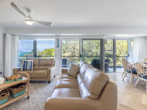 Albacore 3 Waterfront Pool Lift And Views - Accommodation VIC 2