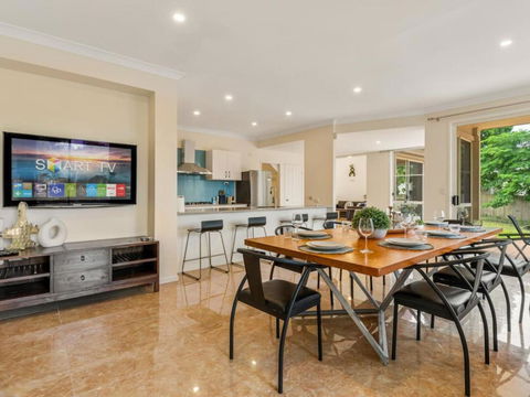 Amazing Broadwater City View Holiday Home With Pool - Accommodation VIC 0