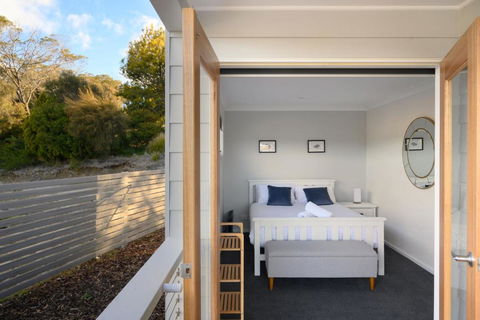 Ambience, A Stunning Holiday Retreat! - Accommodation VIC 3