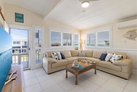 Anna Bay Beach Shack 44 Ocean Avenue Fantastic 2 Storey House With Spectacular Views - Accommodation VIC 4