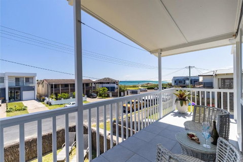 Anna Bay Beach Shack 44 Ocean Avenue Fantastic 2 Storey House With Spectacular Views - Accommodation VIC 2
