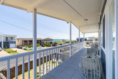 Anna Bay Beach Shack 44 Ocean Avenue Fantastic 2 Storey House With Spectacular Views - Accommodation VIC 3