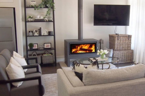 Antler & Oak Cottage: Provincial Luxe In Moss Vale - Accommodation VIC 4