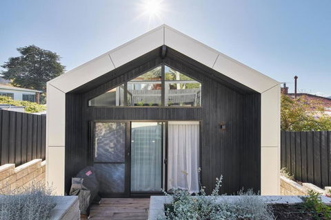 Architectural Brilliance - Sandy Bay - Accommodation VIC 1