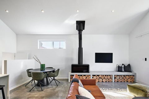Architectural Brilliance - Sandy Bay - Accommodation VIC 3
