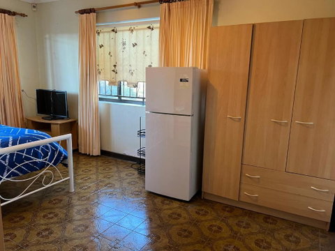 Aspley Bedroom & Share Bathroom With Other Guests - Accommodation VIC 3