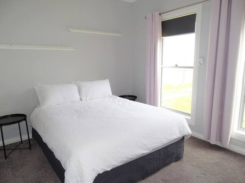 Avella House - Accommodation VIC 3
