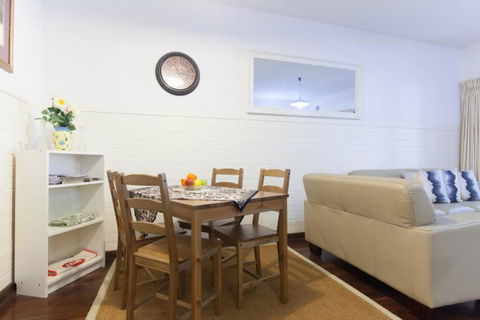 B2 Crawley Apartment 1 BRM & Sleepout Near UWA - Accommodation VIC 4