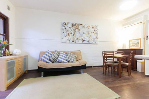 B3 Crawley Apartment 1 BRM & Sleepout Near UWA - Accommodation VIC 1