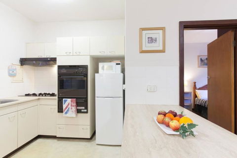 B3 Crawley Apartment 1 BRM & Sleepout Near UWA - Accommodation VIC 4