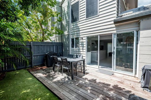 BARBADOS Ultimate Laid-back Holiday - Flat Stroll To River - Accommodation VIC 3