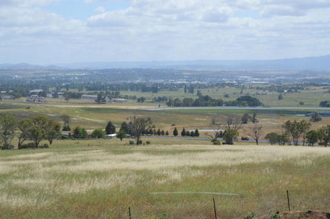 BATHURST GOLDFIELDS RESIDENCE On MOUNT PANORAMA - Accommodation VIC 4