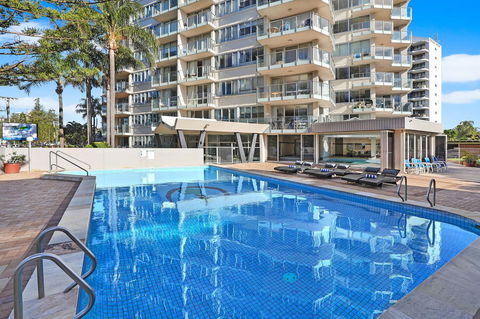 Pacific Regis Beachfront Holiday Apartments - Accommodation VIC 3